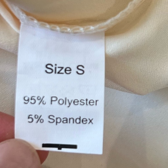 Vidussa off-white cream satin short sleeve off the shoulder top size small NWT - Picture 9 of 9